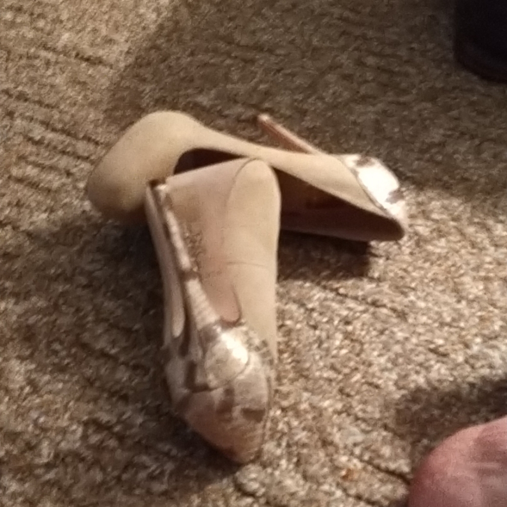 Shoes - Picture 3 of 4